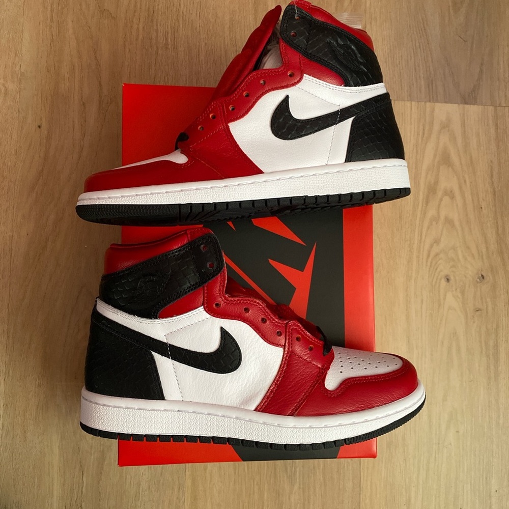 *sold* nike jordan’s retro 1